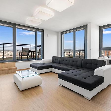 Sky Apartman In Bratislava - With 2 Parking Places Екстериор снимка