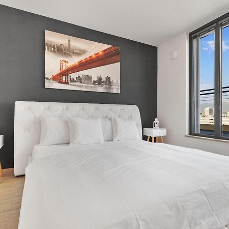Sky Apartman In Bratislava - With 2 Parking Places Екстериор снимка