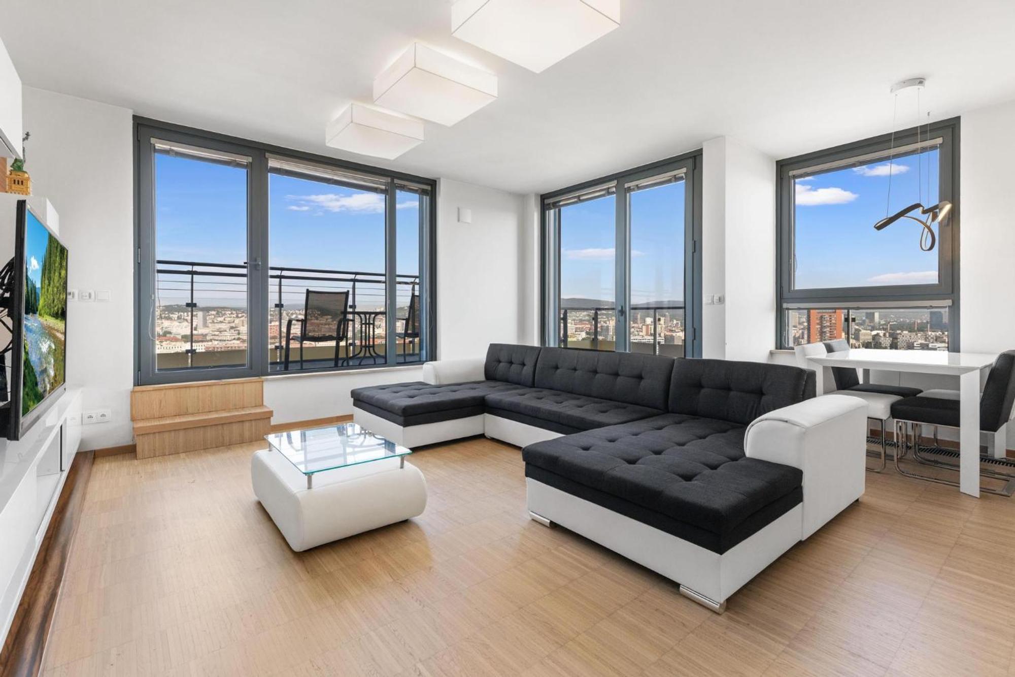Sky Apartman In Bratislava - With 2 Parking Places Екстериор снимка