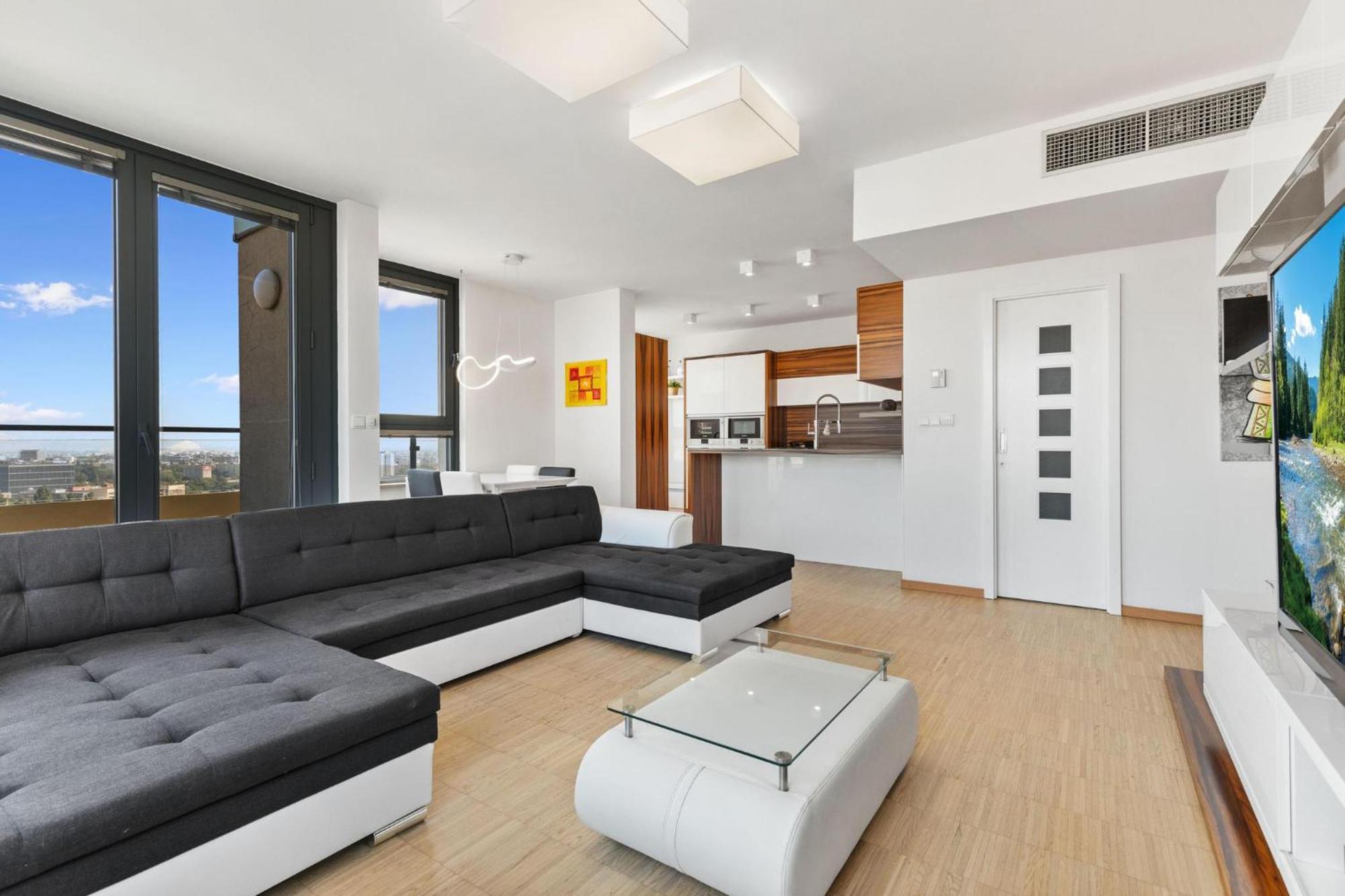 Sky Apartman In Bratislava - With 2 Parking Places Екстериор снимка