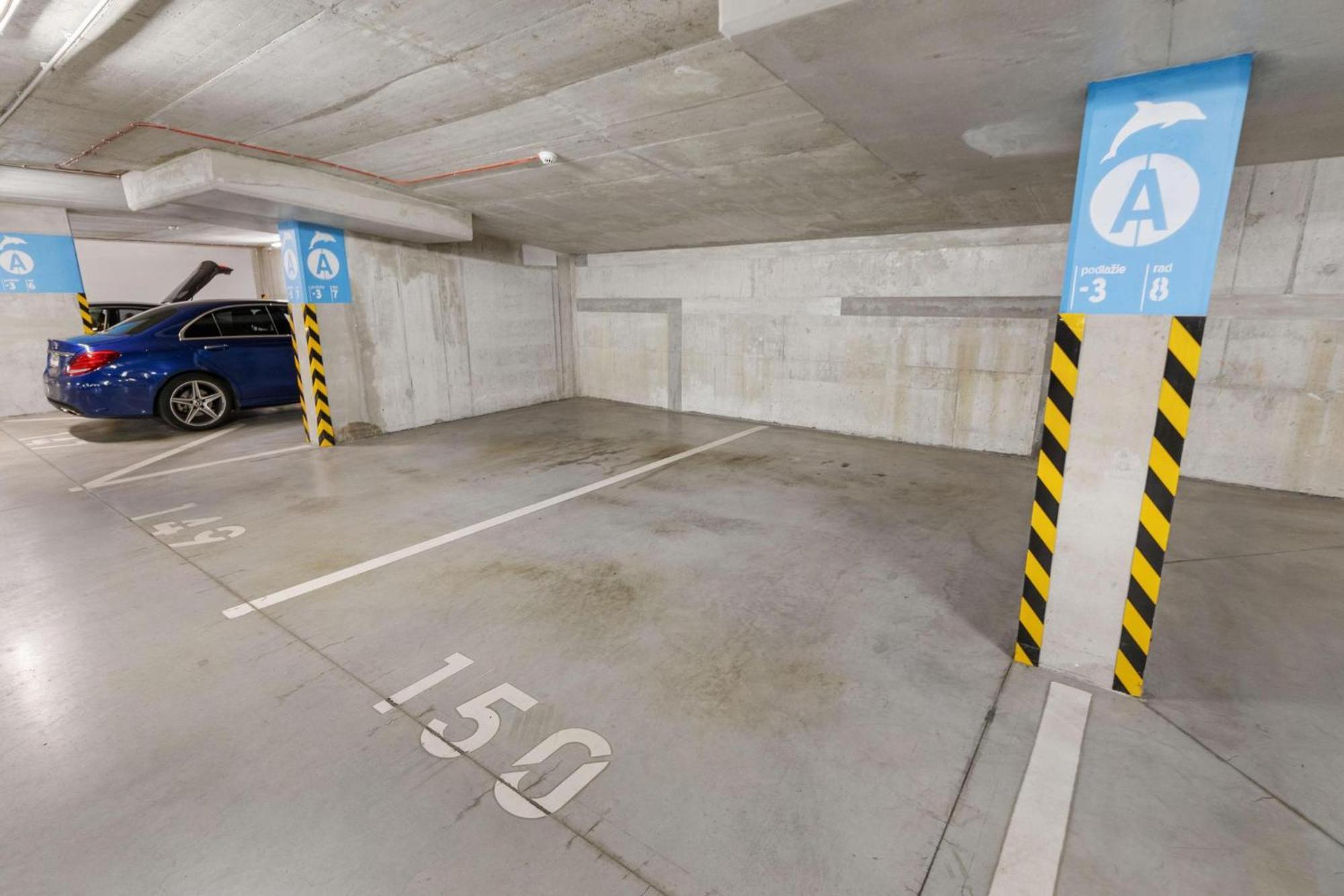 Sky Apartman In Bratislava - With 2 Parking Places Екстериор снимка