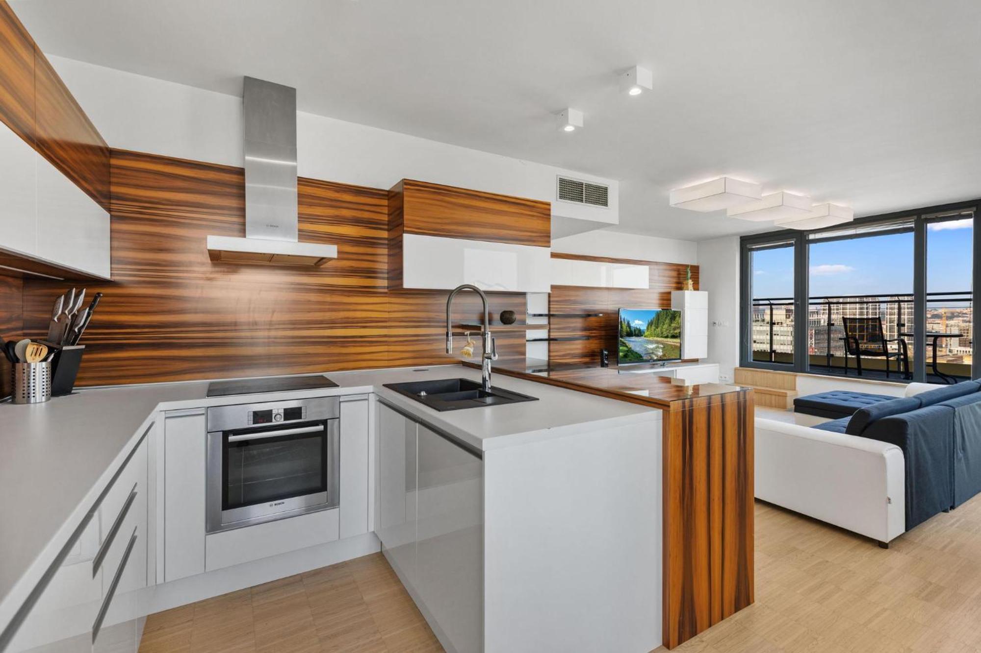 Sky Apartman In Bratislava - With 2 Parking Places Екстериор снимка