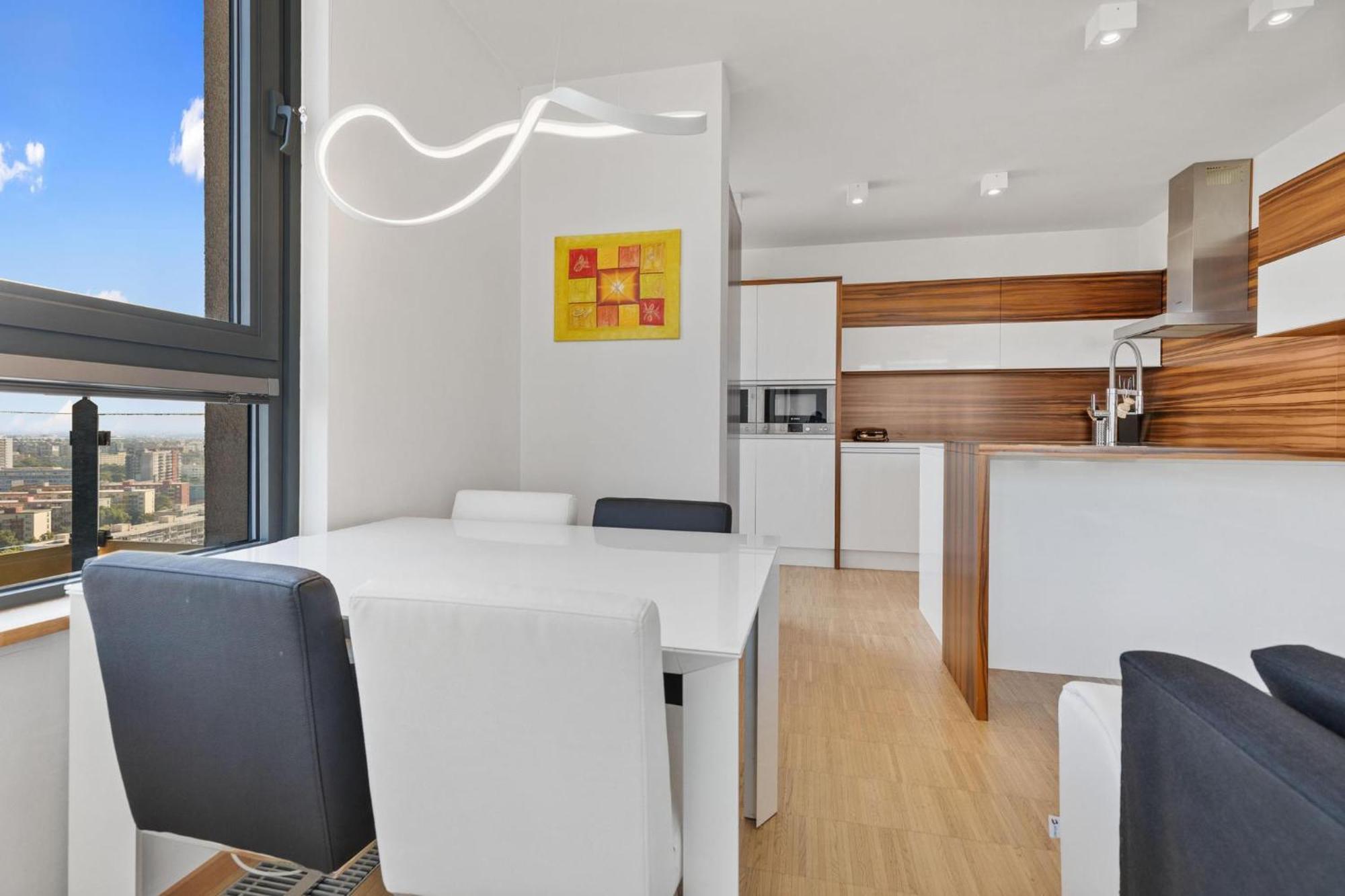 Sky Apartman In Bratislava - With 2 Parking Places Екстериор снимка