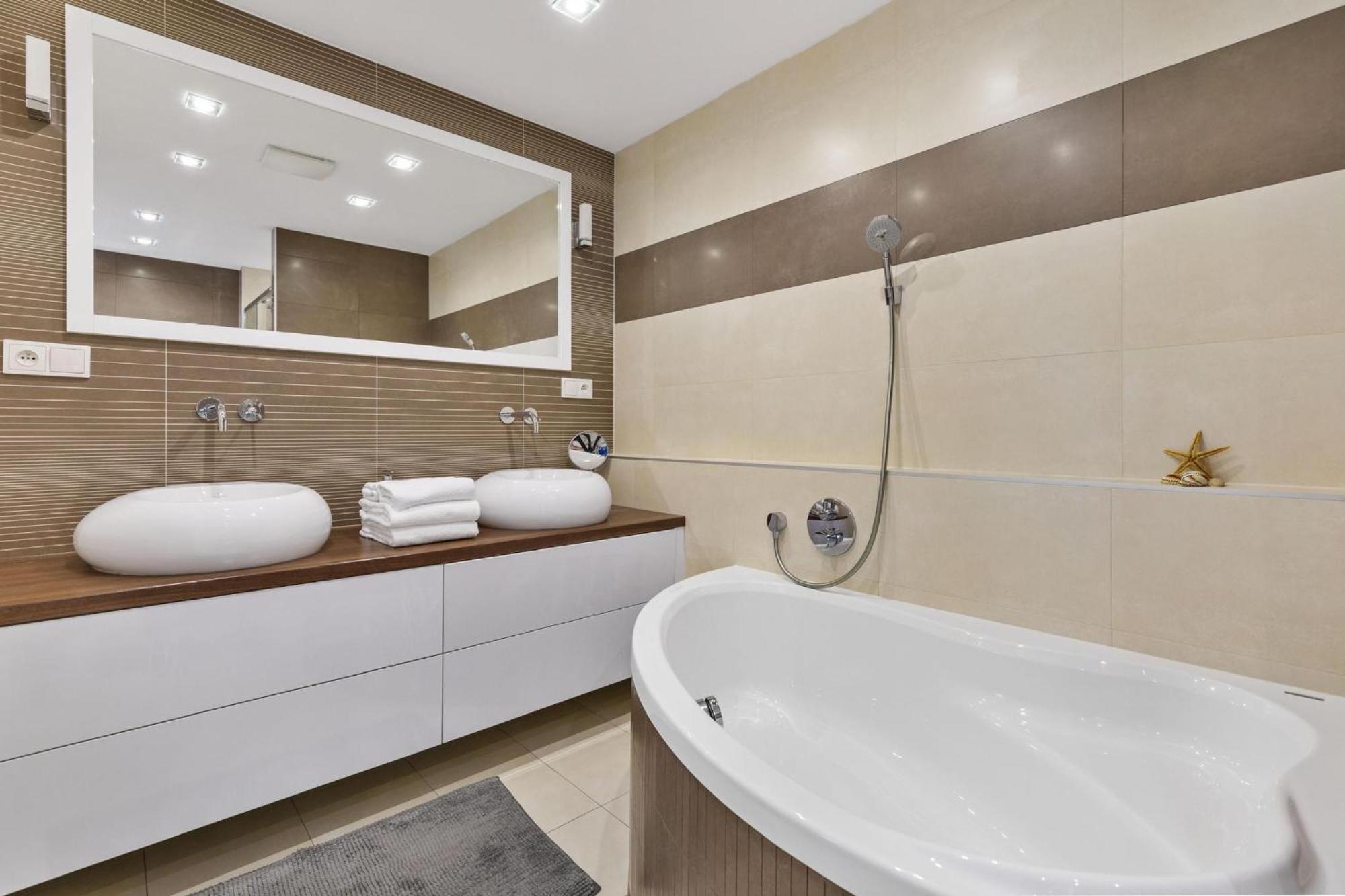 Sky Apartman In Bratislava - With 2 Parking Places Екстериор снимка