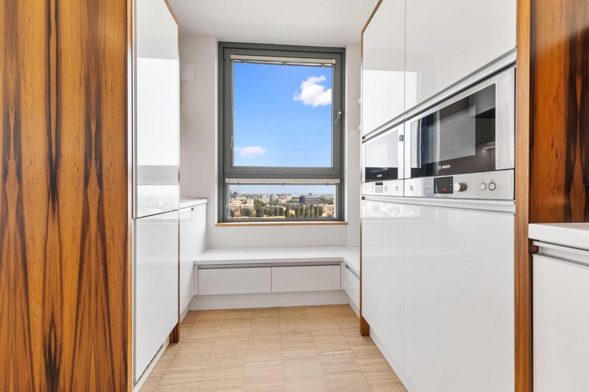 Sky Apartman In Bratislava - With 2 Parking Places Екстериор снимка