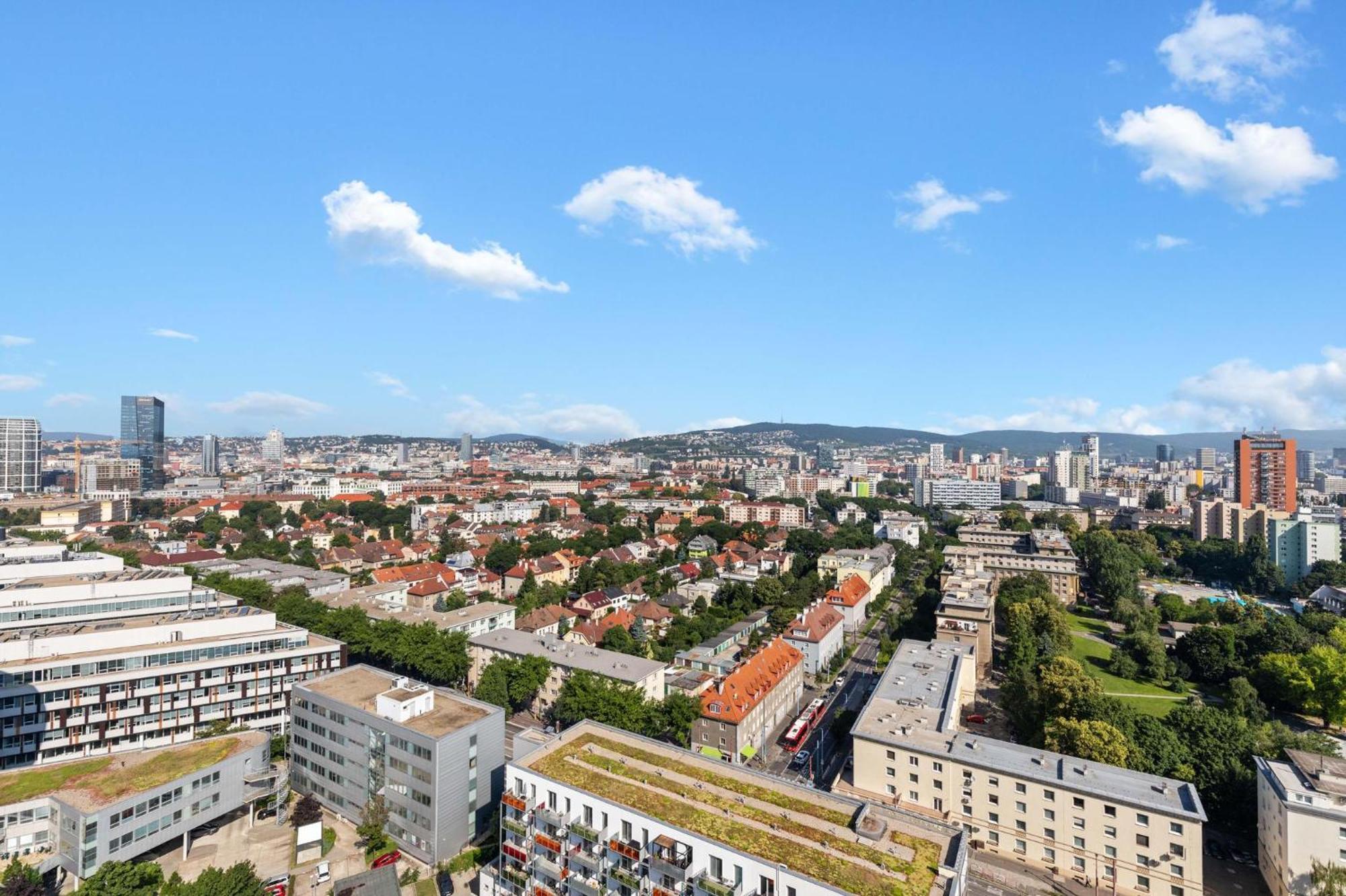 Sky Apartman In Bratislava - With 2 Parking Places Екстериор снимка