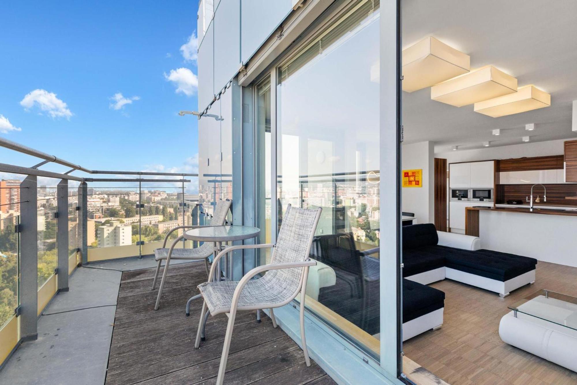 Sky Apartman In Bratislava - With 2 Parking Places Екстериор снимка